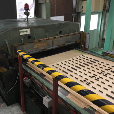 175ｔ油圧裁断機