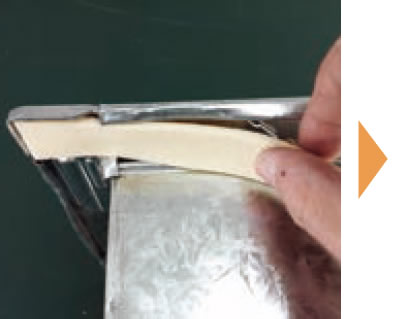 ダクトフランジにインナーテープを貼付け
