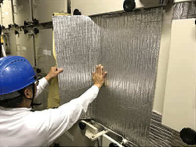 国内工場にて粘着加工済みで、均一品質の工業製品